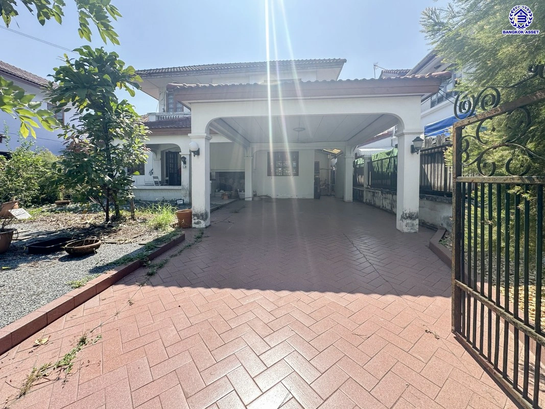 บ้านมือสอง แบรนด์ LH โครงการ ชลลดา สายไหม บ้านเดี่ยวหลังใหญ่ เนื้อที่ 70 ตร.ว. พื้นที่ใช้สอย 152 ตร.ม. ฟังก์ชัน 3 ห้องนอน 2 ห้องน้ำ จอดรถได้ 2 ที่จอดรถ พร้อม Facilities ครบครัน บนทำเลเดินทางสะดวก เชื่อมต่อหลายเส้นทาง ใกล้รถไฟฟ้าสายสีเขียว "สถานีแยกคปอ." และทางด่วน "ฉลองรัช"