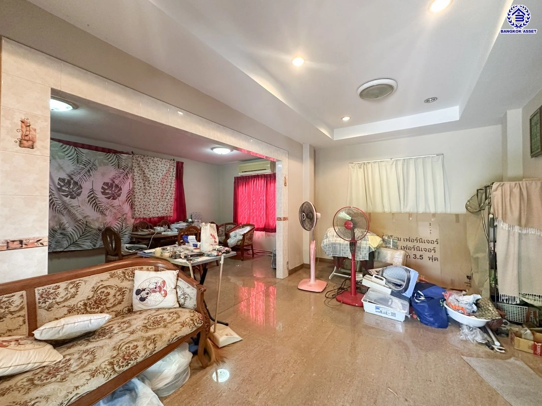 บ้านมือสอง แบรนด์ LH โครงการ ชลลดา สายไหม บ้านเดี่ยวหลังใหญ่ เนื้อที่ 70 ตร.ว. พื้นที่ใช้สอย 152 ตร.ม. ฟังก์ชัน 3 ห้องนอน 2 ห้องน้ำ จอดรถได้ 2 ที่จอดรถ พร้อม Facilities ครบครัน บนทำเลเดินทางสะดวก เชื่อมต่อหลายเส้นทาง ใกล้รถไฟฟ้าสายสีเขียว "สถานีแยกคปอ." และทางด่วน "ฉลองรัช"