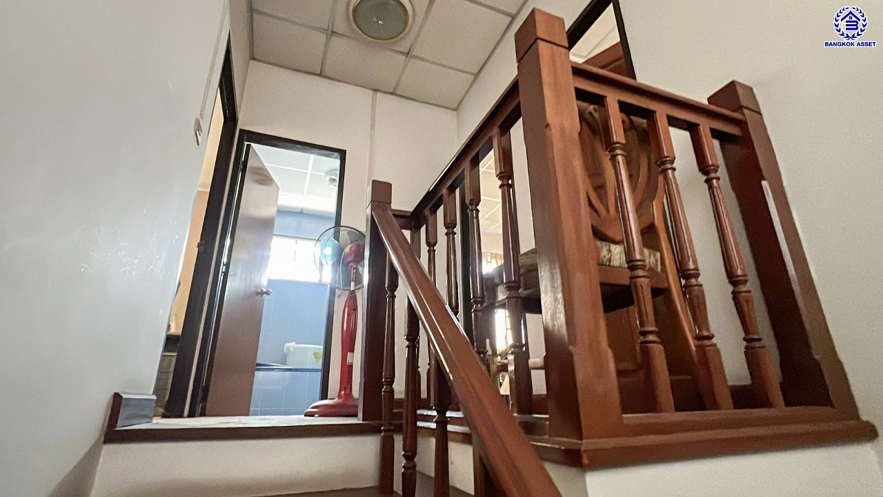 บ้านมือสอง แบรนด์ LH โครงการ ชลลดา สายไหม บ้านเดี่ยวหลังใหญ่ เนื้อที่ 70 ตร.ว. พื้นที่ใช้สอย 152 ตร.ม. ฟังก์ชัน 3 ห้องนอน 2 ห้องน้ำ จอดรถได้ 2 ที่จอดรถ พร้อม Facilities ครบครัน บนทำเลเดินทางสะดวก เชื่อมต่อหลายเส้นทาง ใกล้รถไฟฟ้าสายสีเขียว "สถานีแยกคปอ." และทางด่วน "ฉลองรัช"