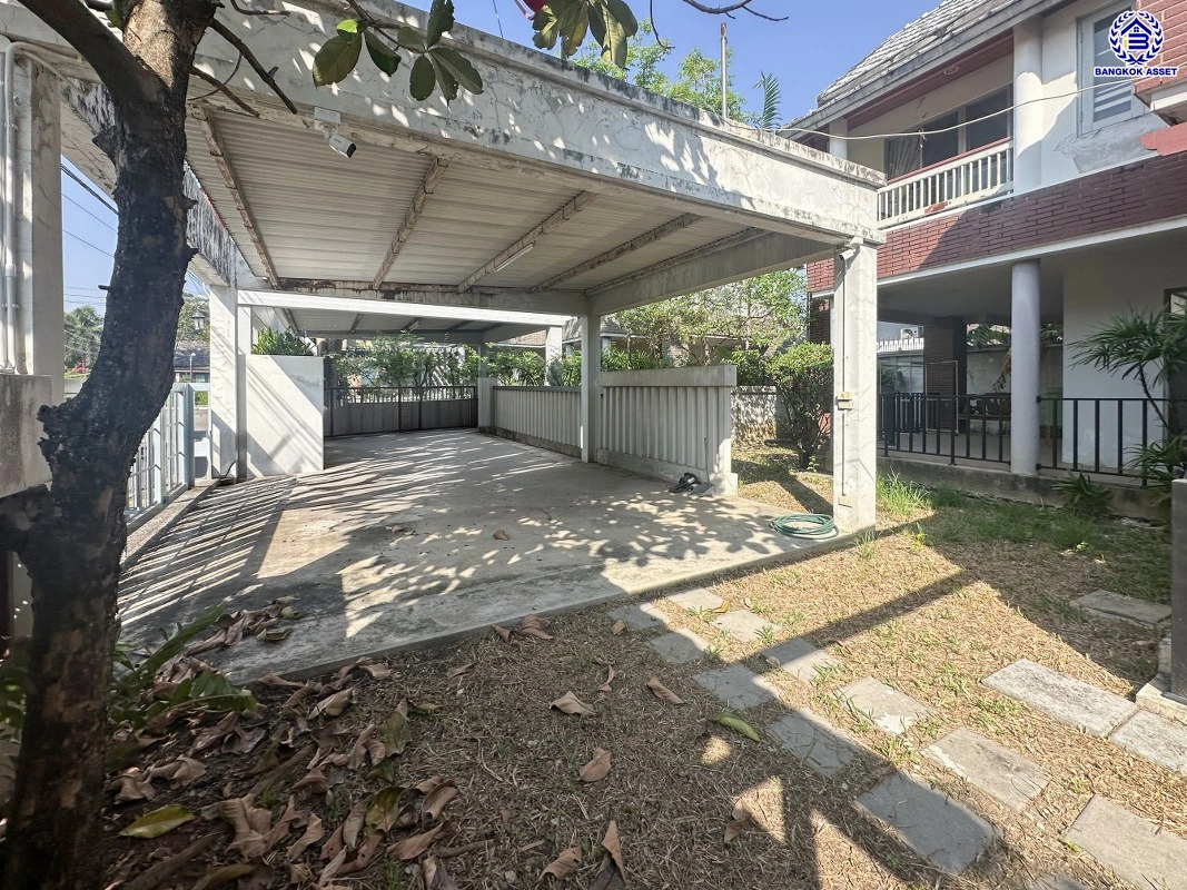 บ้านมือสอง โครงการ โนเบิลวานา ปิ่นเกล้า1 บ้านเดี่ยวหลังใหญ่ เนื้อที่ 64.6 ตร.ว. พื้นที่ใช้สอย 196 ตร.ม. ฟังก์ชัน 2 ห้องนอน 2 ห้องน้ำ จอดรถได้ 2 คัน บนสุดยอดทำเลเดินทางสะดวก หน้าโครงการติดถนนใหญ่บรมราชชนนี ใกล้ทางคู่ขนานลอยฟ้าบรมราชชนนี ม.มหิดล เซ็นทรัลศาลายา และรายล้อมด้วยสิ่งอำนวยความสะดวกครบ