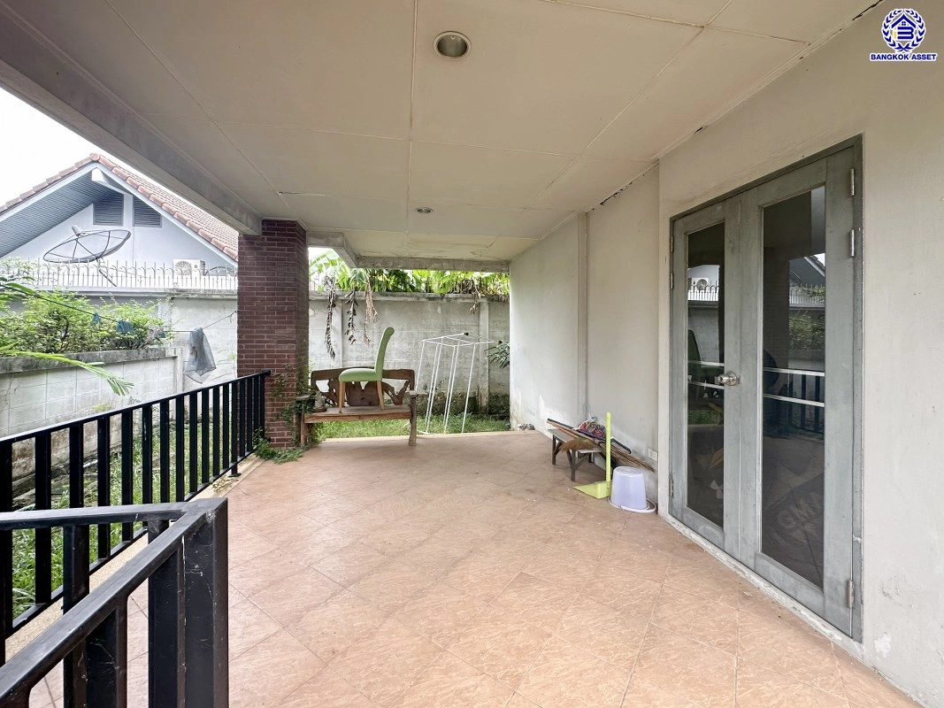 บ้านมือสอง โครงการ โนเบิลวานา ปิ่นเกล้า1 บ้านเดี่ยวหลังใหญ่ เนื้อที่ 64.6 ตร.ว. พื้นที่ใช้สอย 196 ตร.ม. ฟังก์ชัน 2 ห้องนอน 2 ห้องน้ำ จอดรถได้ 2 คัน บนสุดยอดทำเลเดินทางสะดวก หน้าโครงการติดถนนใหญ่บรมราชชนนี ใกล้ทางคู่ขนานลอยฟ้าบรมราชชนนี ม.มหิดล เซ็นทรัลศาลายา และรายล้อมด้วยสิ่งอำนวยความสะดวกครบ