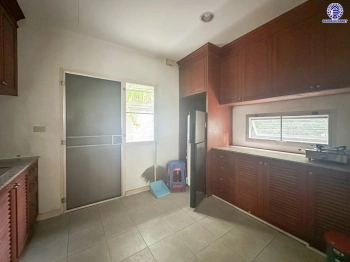 บ้านมือสอง โครงการ โนเบิลวานา ปิ่นเกล้า1 บ้านเดี่ยวหลังใหญ่ เนื้อที่ 64.6 ตร.ว. พื้นที่ใช้สอย 196 ตร.ม. ฟังก์ชัน 2 ห้องนอน 2 ห้องน้ำ จอดรถได้ 2 คัน บนสุดยอดทำเลเดินทางสะดวก หน้าโครงการติดถนนใหญ่บรมราชชนนี ใกล้ทางคู่ขนานลอยฟ้าบรมราชชนนี ม.มหิดล เซ็นทรัลศาลายา และรายล้อมด้วยสิ่งอำนวยความสะดวกครบ