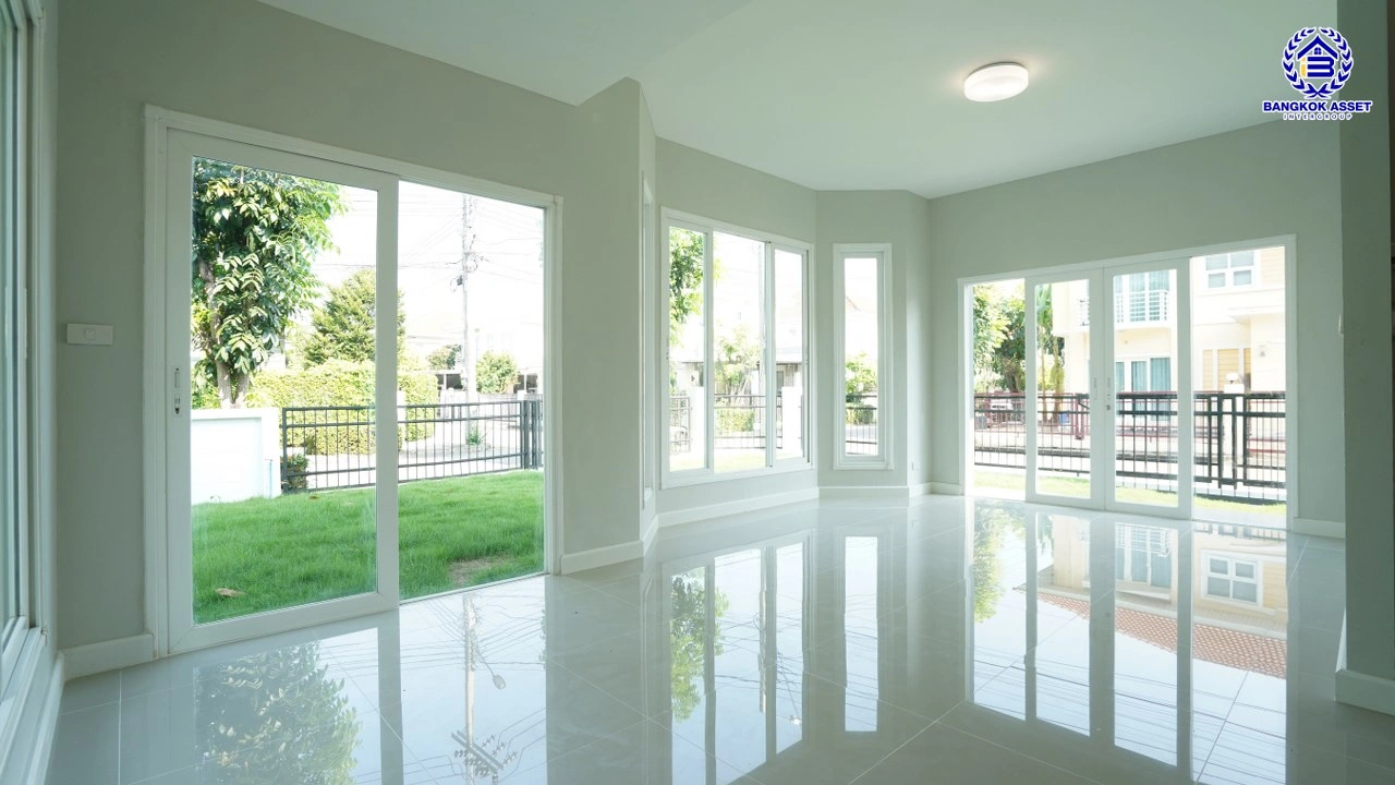 บ้านรีโนเวทใหม่ โครงการ เพอร์เฟคเพลส2 รัตนาธิเบศร์ จากแบรนด์ Property Perfect เนื้อที่ 64 ตร.ว. พื้นที่ใช้สอย 151.32 ตรม. ฟังก์ชันพร้อม 3 ห้องนอน 3 ห้องน้ำ 2 ที่จอดรถ บนที่สุดแห่งทำเลโซนเมือง เชื่อมต่อทุกการเดินทาง ใกล้เซ็นทรัลรัตนาธิเบศร์ จุดขึ้นทางด่วน "งามวงศ์วาน" และรถไฟฟ้า "สถานีไทรม้า"