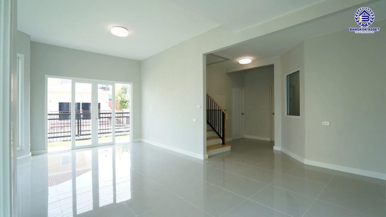 บ้านรีโนเวทใหม่ โครงการ เพอร์เฟคเพลส2 รัตนาธิเบศร์ จากแบรนด์ Property Perfect เนื้อที่ 64 ตร.ว. พื้นที่ใช้สอย 151.32 ตรม. ฟังก์ชันพร้อม 3 ห้องนอน 3 ห้องน้ำ 2 ที่จอดรถ บนที่สุดแห่งทำเลโซนเมือง เชื่อมต่อทุกการเดินทาง ใกล้เซ็นทรัลรัตนาธิเบศร์ จุดขึ้นทางด่วน "งามวงศ์วาน" และรถไฟฟ้า "สถานีไทรม้า"