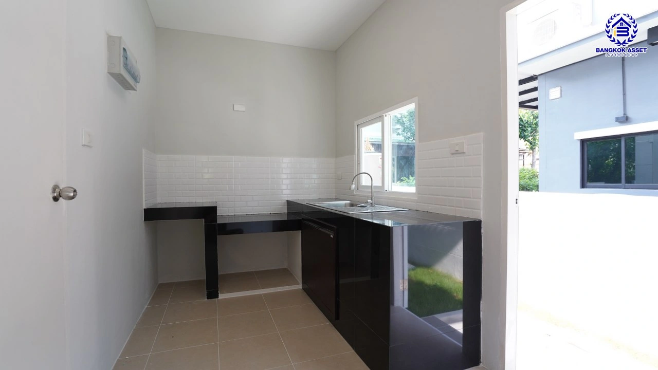 บ้านรีโนเวทใหม่ โครงการ เพอร์เฟคเพลส2 รัตนาธิเบศร์ จากแบรนด์ Property Perfect เนื้อที่ 64 ตร.ว. พื้นที่ใช้สอย 151.32 ตรม. ฟังก์ชันพร้อม 3 ห้องนอน 3 ห้องน้ำ 2 ที่จอดรถ บนที่สุดแห่งทำเลโซนเมือง เชื่อมต่อทุกการเดินทาง ใกล้เซ็นทรัลรัตนาธิเบศร์ จุดขึ้นทางด่วน "งามวงศ์วาน" และรถไฟฟ้า "สถานีไทรม้า"