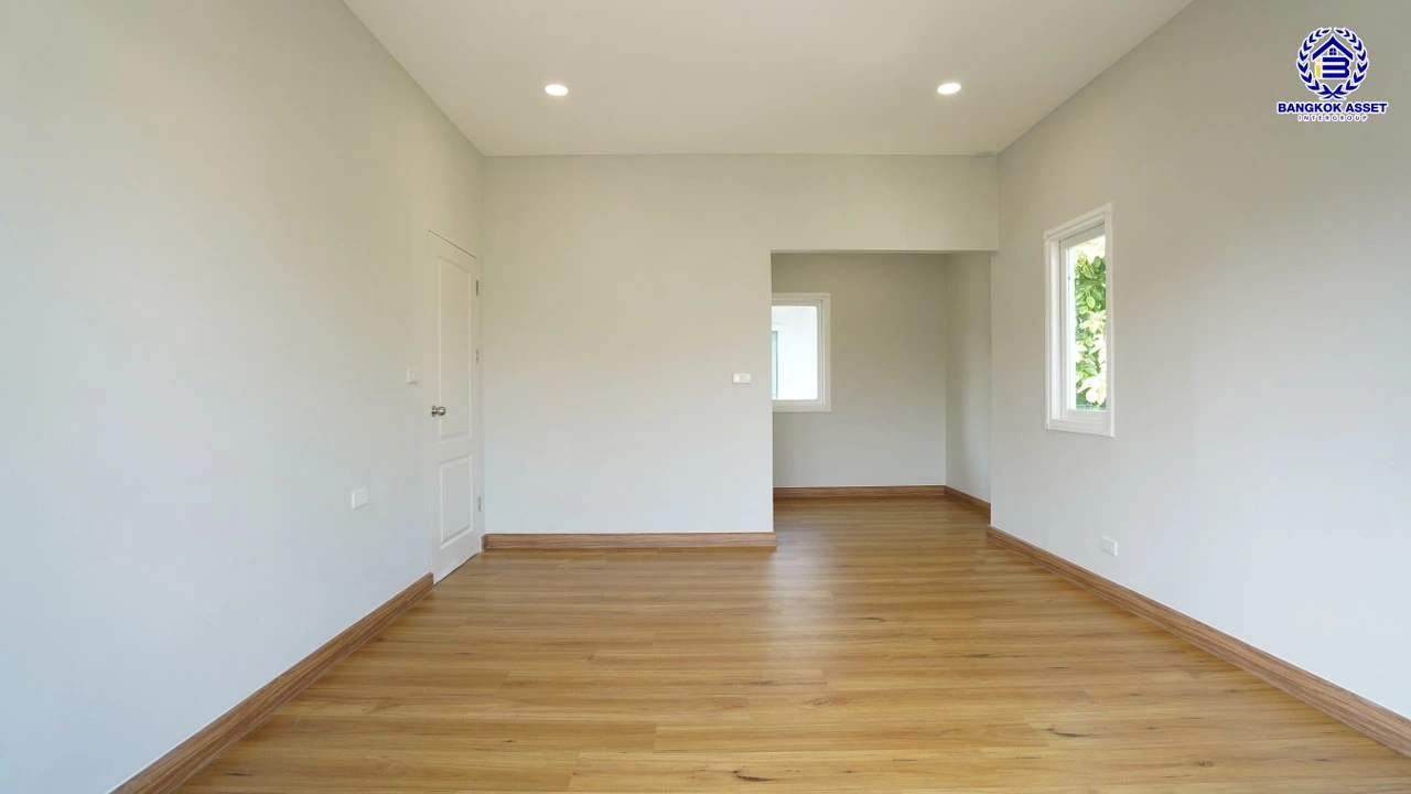 บ้านรีโนเวทใหม่ โครงการ เพอร์เฟคเพลส2 รัตนาธิเบศร์ จากแบรนด์ Property Perfect เนื้อที่ 64 ตร.ว. พื้นที่ใช้สอย 151.32 ตรม. ฟังก์ชันพร้อม 3 ห้องนอน 3 ห้องน้ำ 2 ที่จอดรถ บนที่สุดแห่งทำเลโซนเมือง เชื่อมต่อทุกการเดินทาง ใกล้เซ็นทรัลรัตนาธิเบศร์ จุดขึ้นทางด่วน "งามวงศ์วาน" และรถไฟฟ้า "สถานีไทรม้า"