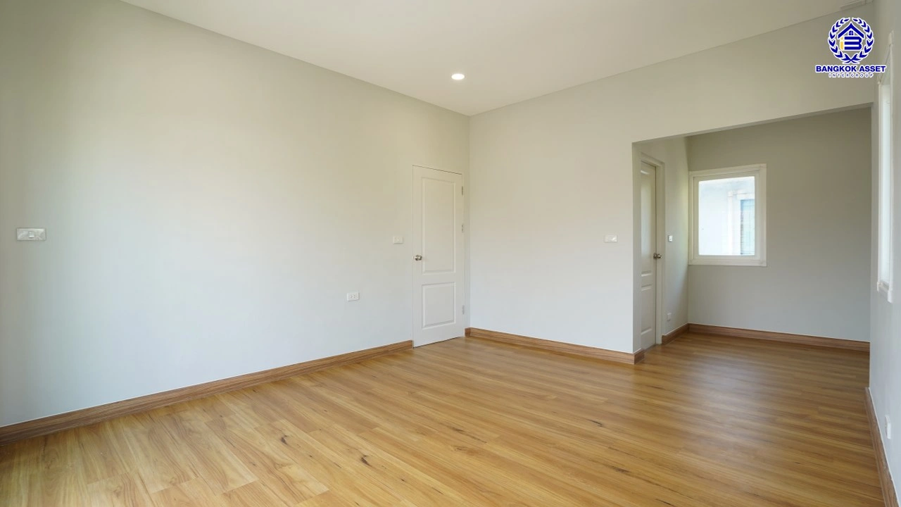 บ้านรีโนเวทใหม่ โครงการ เพอร์เฟคเพลส2 รัตนาธิเบศร์ จากแบรนด์ Property Perfect เนื้อที่ 64 ตร.ว. พื้นที่ใช้สอย 151.32 ตรม. ฟังก์ชันพร้อม 3 ห้องนอน 3 ห้องน้ำ 2 ที่จอดรถ บนที่สุดแห่งทำเลโซนเมือง เชื่อมต่อทุกการเดินทาง ใกล้เซ็นทรัลรัตนาธิเบศร์ จุดขึ้นทางด่วน "งามวงศ์วาน" และรถไฟฟ้า "สถานีไทรม้า"