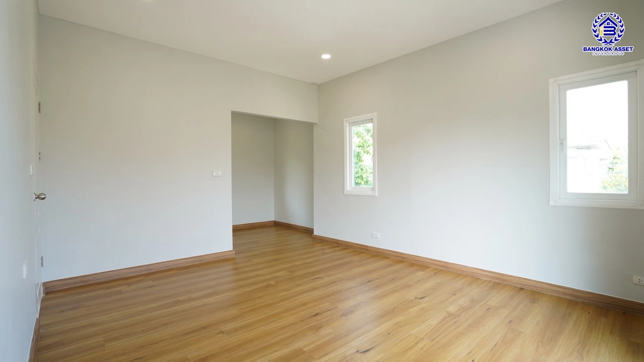 บ้านรีโนเวทใหม่ โครงการ เพอร์เฟคเพลส2 รัตนาธิเบศร์ จากแบรนด์ Property Perfect เนื้อที่ 64 ตร.ว. พื้นที่ใช้สอย 151.32 ตรม. ฟังก์ชันพร้อม 3 ห้องนอน 3 ห้องน้ำ 2 ที่จอดรถ บนที่สุดแห่งทำเลโซนเมือง เชื่อมต่อทุกการเดินทาง ใกล้เซ็นทรัลรัตนาธิเบศร์ จุดขึ้นทางด่วน "งามวงศ์วาน" และรถไฟฟ้า "สถานีไทรม้า"