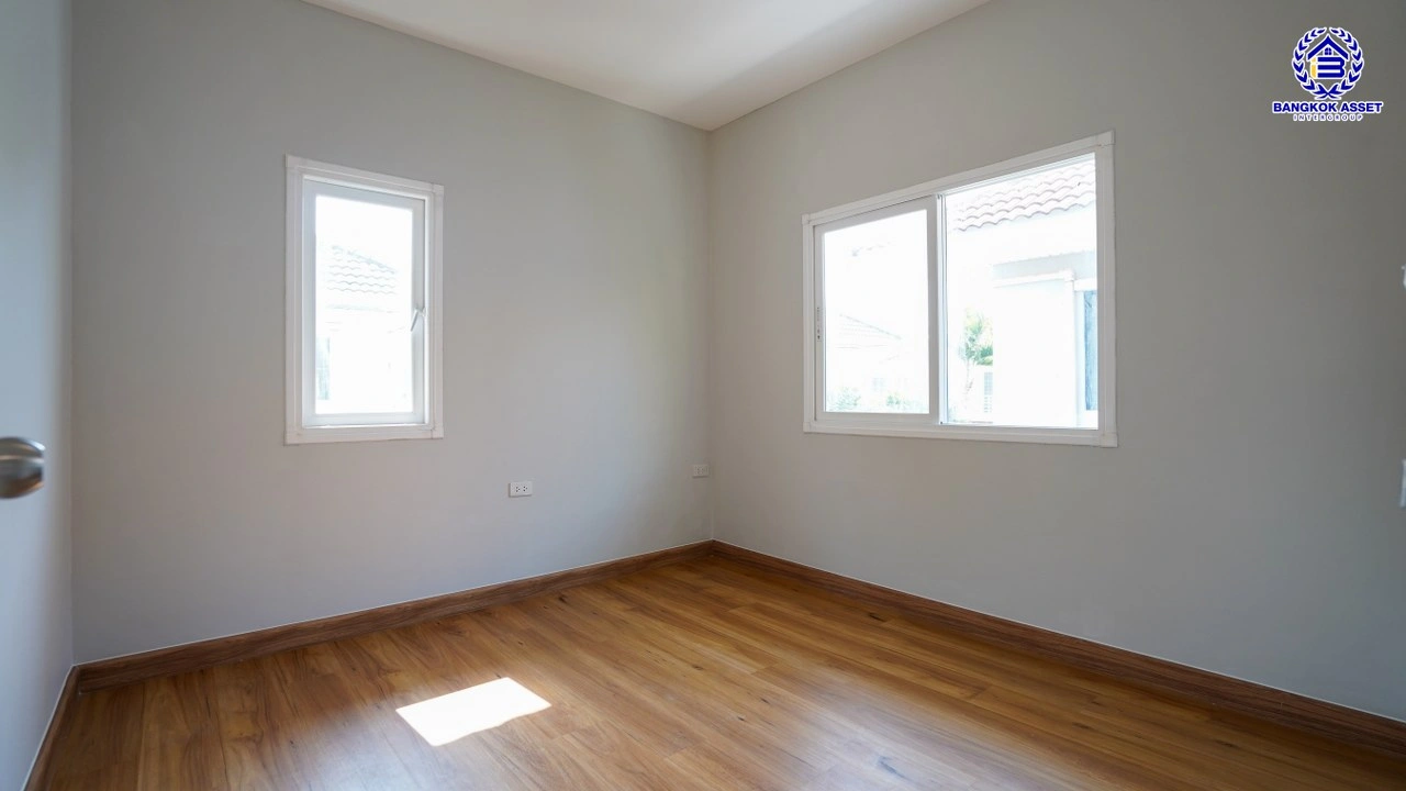 บ้านรีโนเวทใหม่ โครงการ เพอร์เฟคเพลส2 รัตนาธิเบศร์ จากแบรนด์ Property Perfect เนื้อที่ 64 ตร.ว. พื้นที่ใช้สอย 151.32 ตรม. ฟังก์ชันพร้อม 3 ห้องนอน 3 ห้องน้ำ 2 ที่จอดรถ บนที่สุดแห่งทำเลโซนเมือง เชื่อมต่อทุกการเดินทาง ใกล้เซ็นทรัลรัตนาธิเบศร์ จุดขึ้นทางด่วน "งามวงศ์วาน" และรถไฟฟ้า "สถานีไทรม้า"