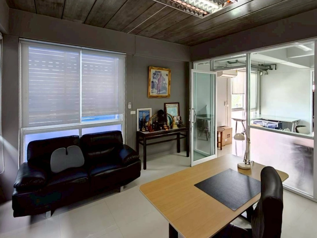 ให้เช่า ตึกแถว พร้อมโกดัง บนทำเลศักยภาพย่าน ลาดพร้าว101 – โยธินพัฒนา เนื้อที่ 180 ตรว. พท.ใช้สอย 905 ตรม. 4 ชั้น ติดถนนซอย 5 นอน 4 น้ำ ห้องสำนักงาน โกดังรองรับน้ำหนักได้เป็นตัน ทำเลดีมาก ทะลุลัดไป ลาดพร้าว101, โพธิ์แก้ว, นวมินทร์, เลียบทางด่วนรามอินทรา เหมาะสำหรับประกอบธุรกิจ คลังสินค้า สำนักงาน