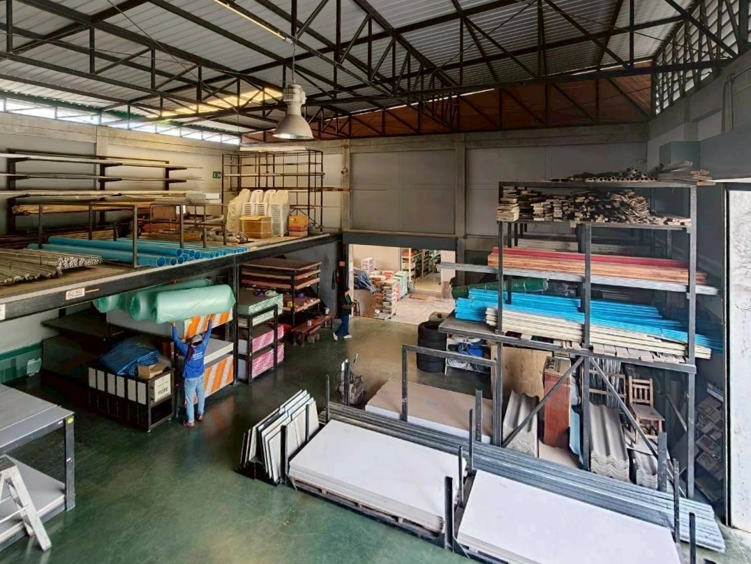 ให้เช่า ตึกแถว พร้อมโกดัง บนทำเลศักยภาพย่าน ลาดพร้าว101 – โยธินพัฒนา เนื้อที่ 180 ตรว. พท.ใช้สอย 905 ตรม. 4 ชั้น ติดถนนซอย 5 นอน 4 น้ำ ห้องสำนักงาน โกดังรองรับน้ำหนักได้เป็นตัน ทำเลดีมาก ทะลุลัดไป ลาดพร้าว101, โพธิ์แก้ว, นวมินทร์, เลียบทางด่วนรามอินทรา เหมาะสำหรับประกอบธุรกิจ คลังสินค้า สำนักงาน