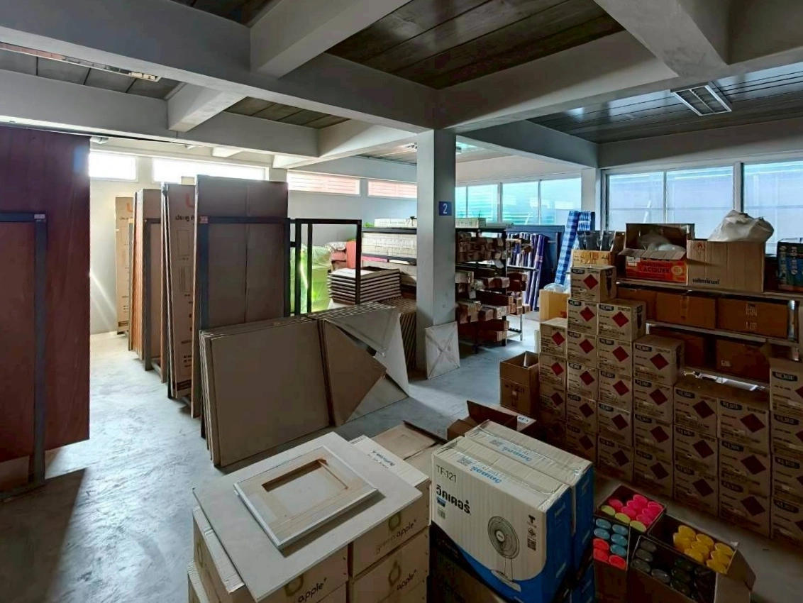 ให้เช่า ตึกแถว พร้อมโกดัง บนทำเลศักยภาพย่าน ลาดพร้าว101 – โยธินพัฒนา เนื้อที่ 180 ตรว. พท.ใช้สอย 905 ตรม. 4 ชั้น ติดถนนซอย 5 นอน 4 น้ำ ห้องสำนักงาน โกดังรองรับน้ำหนักได้เป็นตัน ทำเลดีมาก ทะลุลัดไป ลาดพร้าว101, โพธิ์แก้ว, นวมินทร์, เลียบทางด่วนรามอินทรา เหมาะสำหรับประกอบธุรกิจ คลังสินค้า สำนักงาน