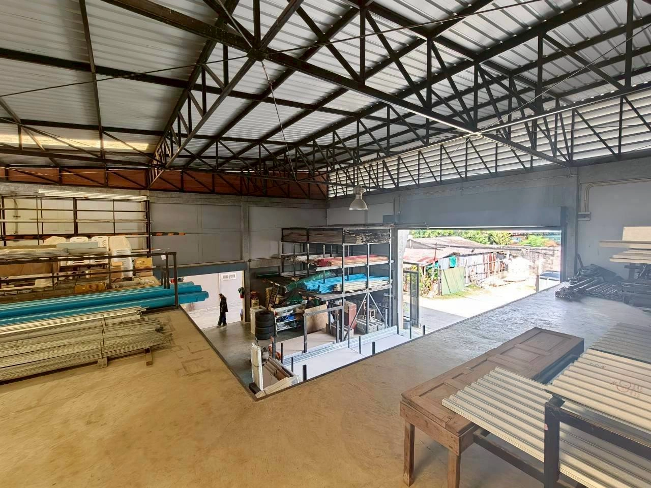 ให้เช่า ตึกแถว พร้อมโกดัง บนทำเลศักยภาพย่าน ลาดพร้าว101 – โยธินพัฒนา เนื้อที่ 180 ตรว. พท.ใช้สอย 905 ตรม. 4 ชั้น ติดถนนซอย 5 นอน 4 น้ำ ห้องสำนักงาน โกดังรองรับน้ำหนักได้เป็นตัน ทำเลดีมาก ทะลุลัดไป ลาดพร้าว101, โพธิ์แก้ว, นวมินทร์, เลียบทางด่วนรามอินทรา เหมาะสำหรับประกอบธุรกิจ คลังสินค้า สำนักงาน