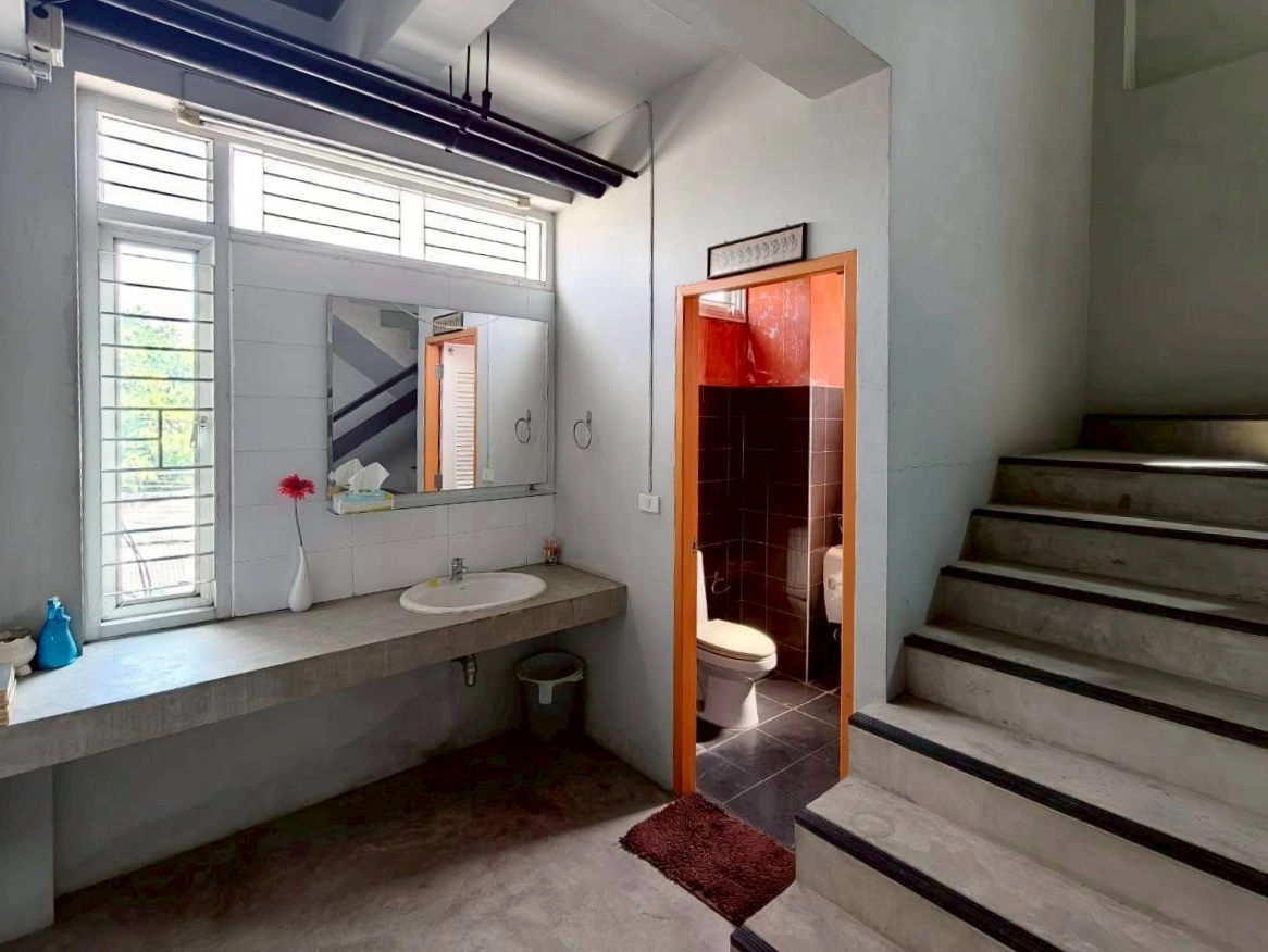 ให้เช่า ตึกแถว พร้อมโกดัง บนทำเลศักยภาพย่าน ลาดพร้าว101 – โยธินพัฒนา เนื้อที่ 180 ตรว. พท.ใช้สอย 905 ตรม. 4 ชั้น ติดถนนซอย 5 นอน 4 น้ำ ห้องสำนักงาน โกดังรองรับน้ำหนักได้เป็นตัน ทำเลดีมาก ทะลุลัดไป ลาดพร้าว101, โพธิ์แก้ว, นวมินทร์, เลียบทางด่วนรามอินทรา เหมาะสำหรับประกอบธุรกิจ คลังสินค้า สำนักงาน