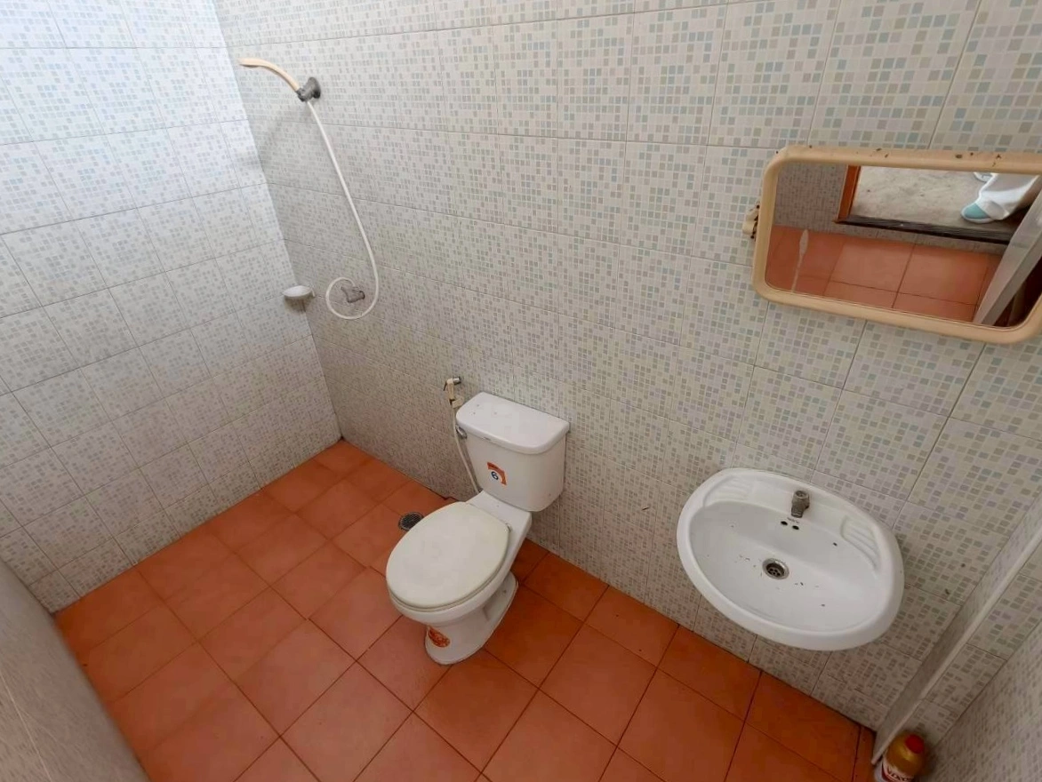 ให้เช่า ตึกแถว พร้อมโกดัง บนทำเลศักยภาพย่าน ลาดพร้าว101 – โยธินพัฒนา เนื้อที่ 180 ตรว. พท.ใช้สอย 905 ตรม. 4 ชั้น ติดถนนซอย 5 นอน 4 น้ำ ห้องสำนักงาน โกดังรองรับน้ำหนักได้เป็นตัน ทำเลดีมาก ทะลุลัดไป ลาดพร้าว101, โพธิ์แก้ว, นวมินทร์, เลียบทางด่วนรามอินทรา เหมาะสำหรับประกอบธุรกิจ คลังสินค้า สำนักงาน