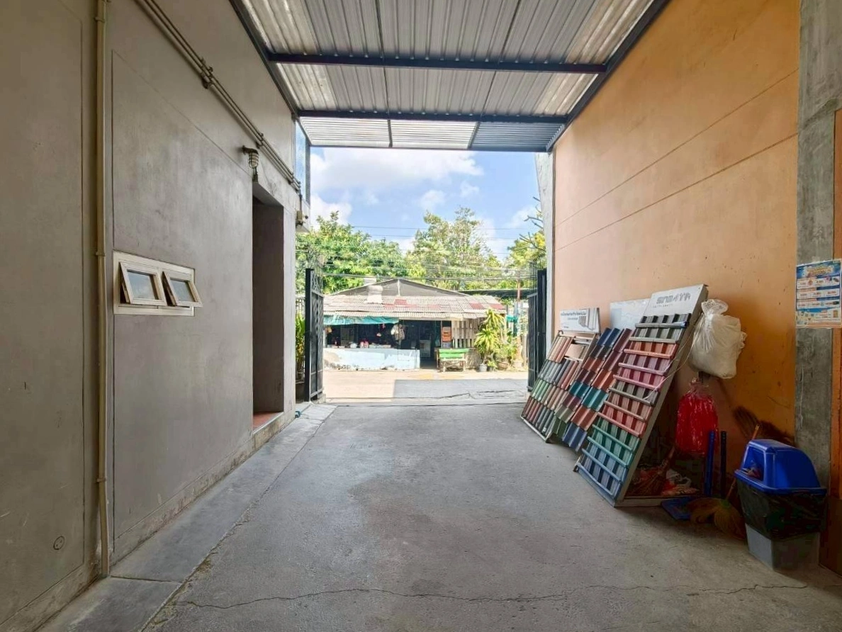 ให้เช่า ตึกแถว พร้อมโกดัง บนทำเลศักยภาพย่าน ลาดพร้าว101 – โยธินพัฒนา เนื้อที่ 180 ตรว. พท.ใช้สอย 905 ตรม. 4 ชั้น ติดถนนซอย 5 นอน 4 น้ำ ห้องสำนักงาน โกดังรองรับน้ำหนักได้เป็นตัน ทำเลดีมาก ทะลุลัดไป ลาดพร้าว101, โพธิ์แก้ว, นวมินทร์, เลียบทางด่วนรามอินทรา เหมาะสำหรับประกอบธุรกิจ คลังสินค้า สำนักงาน