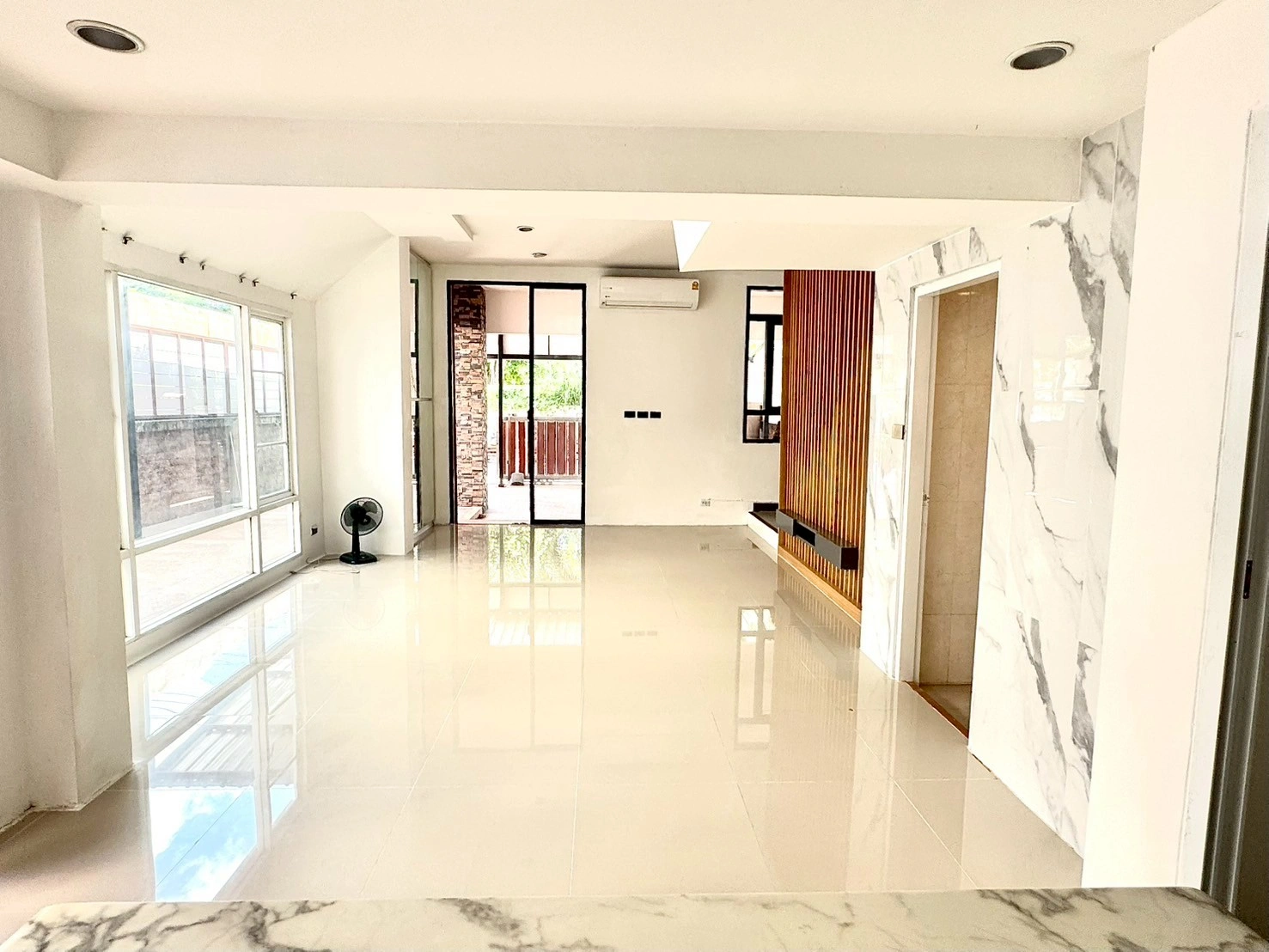 ให้เช่าโฮมออฟฟิศโมเดิร์น 3.5 ชั้น 280 ตรม. หมู่บ้านสรานนท์ ปากเกร็ด