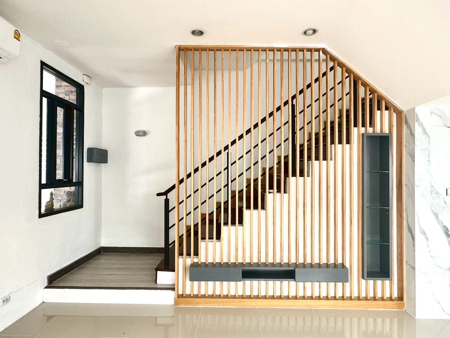 ให้เช่าโฮมออฟฟิศโมเดิร์น 3.5 ชั้น 280 ตรม. หมู่บ้านสรานนท์ ปากเกร็ด