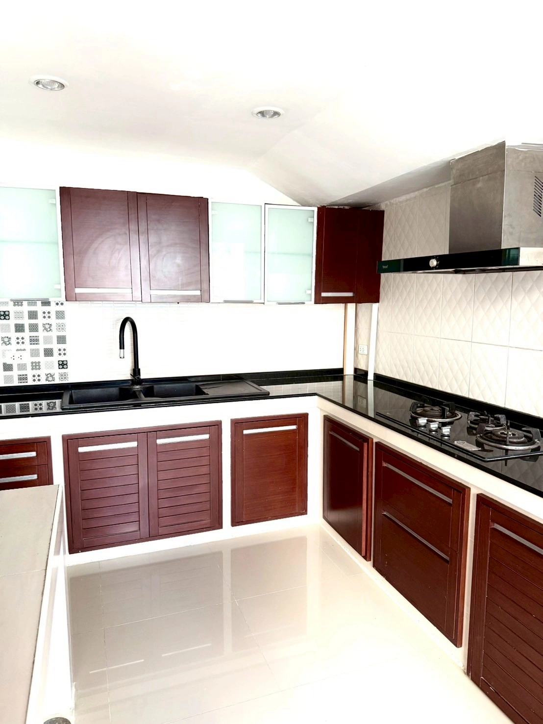 ให้เช่าโฮมออฟฟิศโมเดิร์น 3.5 ชั้น 280 ตรม. หมู่บ้านสรานนท์ ปากเกร็ด