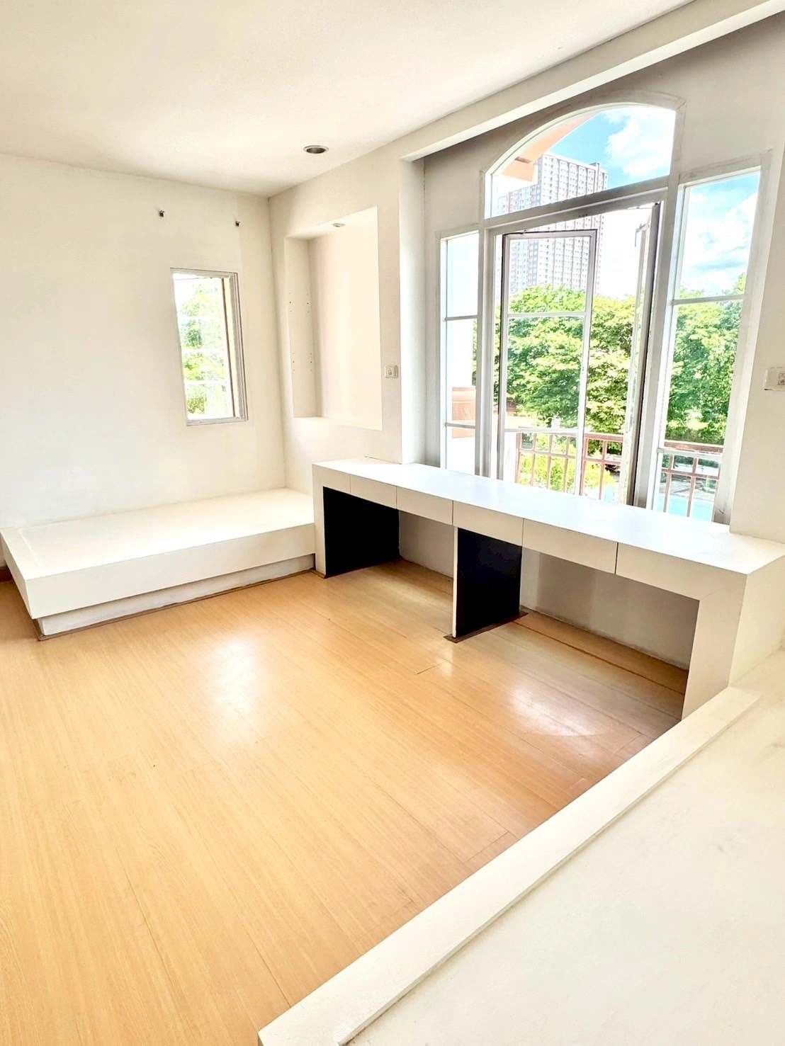 ให้เช่าโฮมออฟฟิศโมเดิร์น 3.5 ชั้น 280 ตรม. หมู่บ้านสรานนท์ ปากเกร็ด