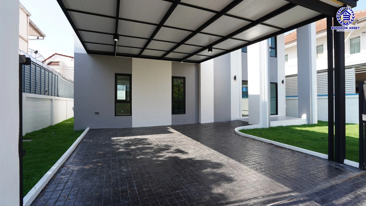 บ้านรีโนเวทใหม่ โครงการ ลลิลอินเดอะพาร์ค บางใหญ่ เนื้อที่ 61.7 ตร.ว. พื้นที่ใช้สอย 181.36 ตร.ม. ฟังก์ชัน 4 ห้องนอน 2 ห้องน้ำ 2 ที่จอดรถ บนทำเลเดินทางสะดวก ใกล้เซ็นทรัลเวสต์เกต ทางด่วน "กาญจนาภิเษก และรถไฟฟ้าสายสีม่วง "สถานีตลาดบางใหญ่"