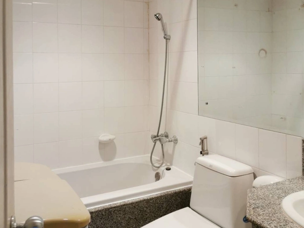 ขายคอนโด สาทร เฮ้าส์ (Sathorn House) ขนาด 65 ตร.ม. ชั้น 45 วิวเมืองเปิดโล่ง 2 ห้องนอน เฟอร์นิเจอร์ครบ พร้อมอยู่ ติด BTS สุรศักดิ์ ทำเลสาทร ใกล้สีลม CBD เหมาะอยู่อาศัยและลงทุน มีที่จอดรถส่วนตัว