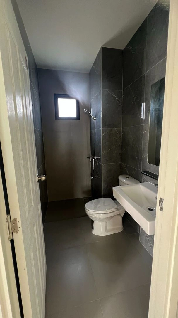 บ้านสวยสไตล์โมเดิร์น ฟังก์ชันครบ พร้อมอยู่ บ้านเดี่ยว 2 ชั้น บนพื้นที่ 64 ตร.ว. พื้นที่ใช้สอย 227 ตร.ม.