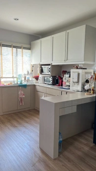 บ้านสวยสไตล์โมเดิร์น ฟังก์ชันครบ พร้อมอยู่ บ้านเดี่ยว 2 ชั้น บนพื้นที่ 64 ตร.ว. พื้นที่ใช้สอย 227 ตร.ม.