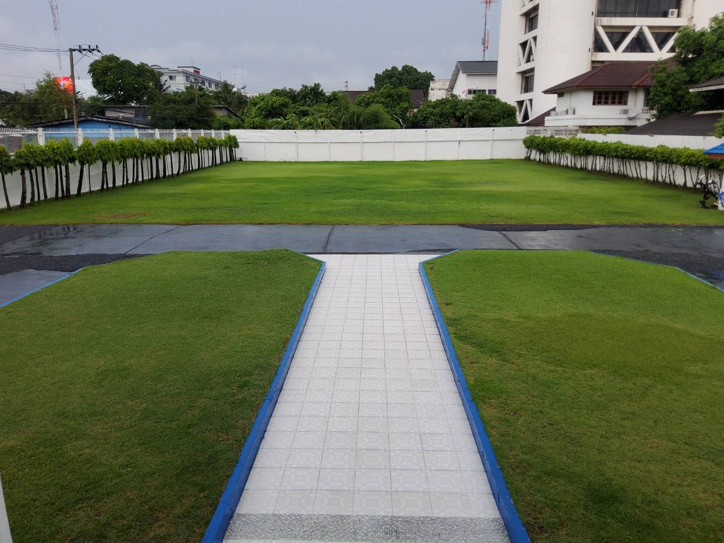 แบ่งขายที่ดิน 300 ตรว. ราคาต่อรองได้ ซ.ลาดพร้าว 88/1(88ทับหนึ่ง) ซอยกว้าง เข้าซอยไปประมาณ 50 เมตร ใกล้เลียบด่วน