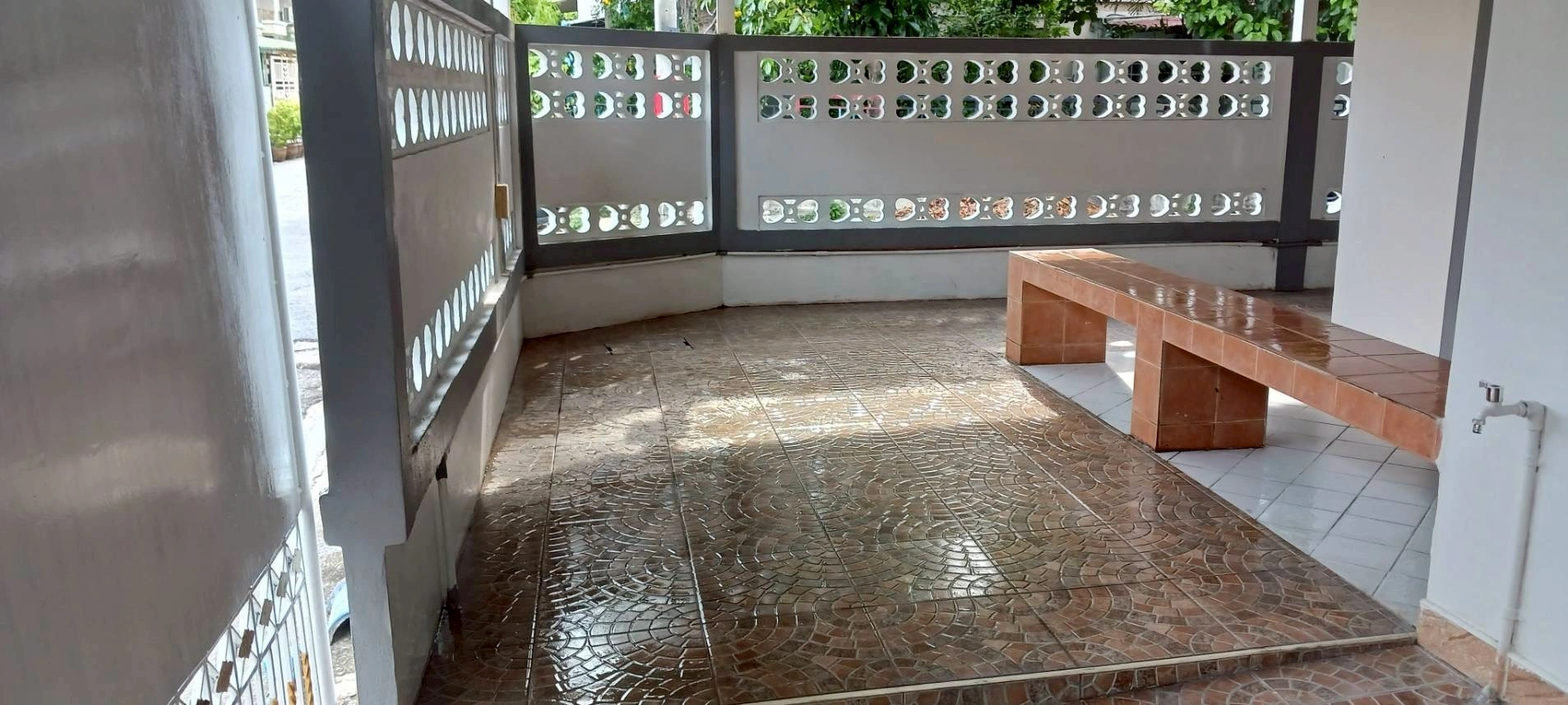 ขายบ้านแฝด 2 ชั้น พฤกษา 14A หลังมุม 23.90 ตรว. ซอยวัดลาดปลาดุก อ.บางใหญ่ จ.นนทบุรี ราคา  2,250,000 บาท