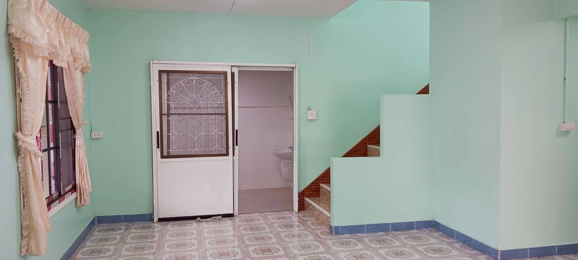 ขายบ้านแฝด 2 ชั้น พฤกษา 14A หลังมุม 23.90 ตรว. ซอยวัดลาดปลาดุก อ.บางใหญ่ จ.นนทบุรี ราคา  2,250,000 บาท