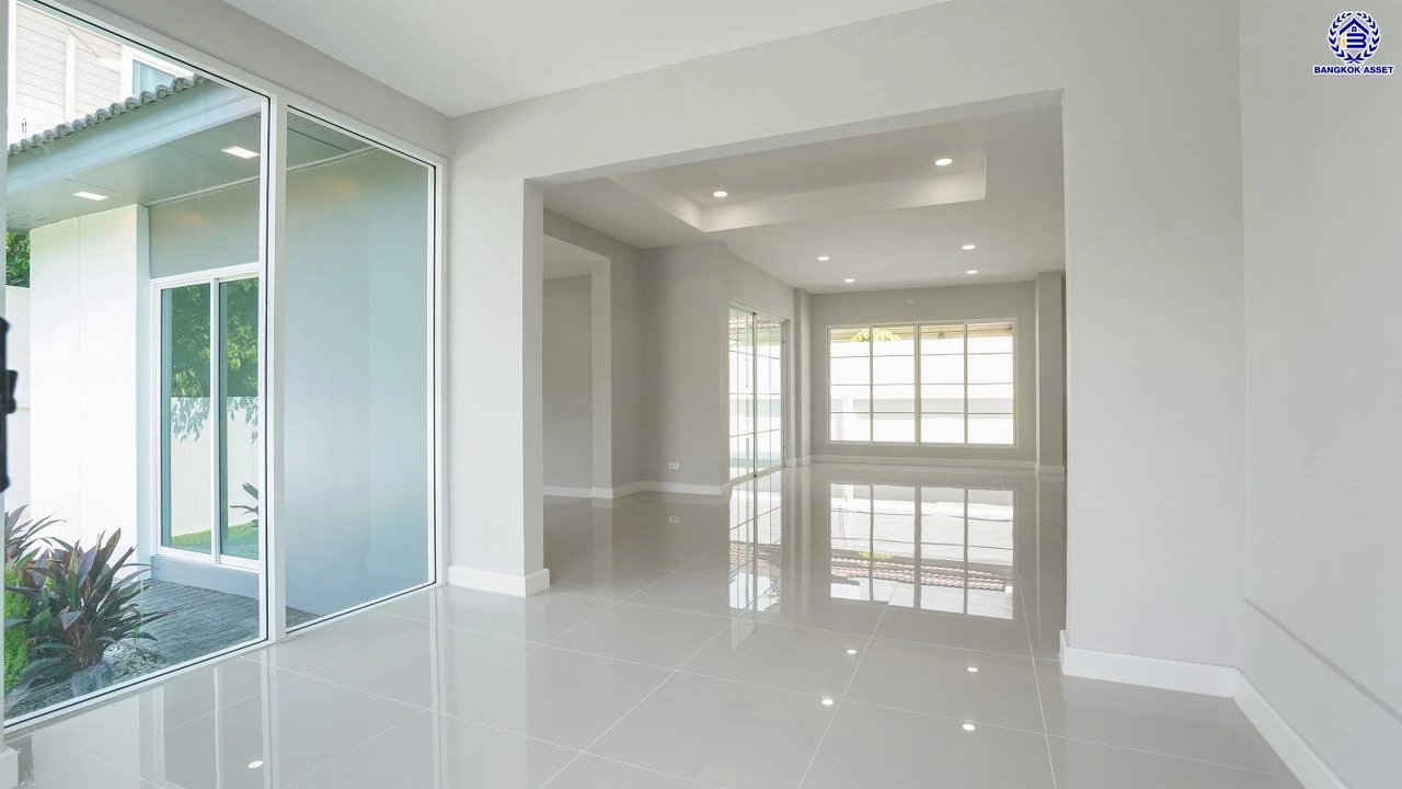 บ้านรีโนเวทใหม่ โครงการ ชัยพฤกษ์ บางบัวทอง เนื้อที่ 80.5 ตร.ว. พื้นที่ใช้สอย 260.18 ตร.ม. ฟังก์ชัน 4 ห้องนอน 3 ห้องน้ำ 1 ห้องอเนกประสงค์ จอดรถได้ 2 คัน พร้อม Facilities โครงการครบครัน ทำเลติดถนนบางกรวย-ไทรน้อย เชื่อมต่อถนนกาญจนาภิเษก ใกล้เซ็นทรัลเวสต์เกต และรถไฟฟ้าสายสีม่วง "สถานีบางพลู"