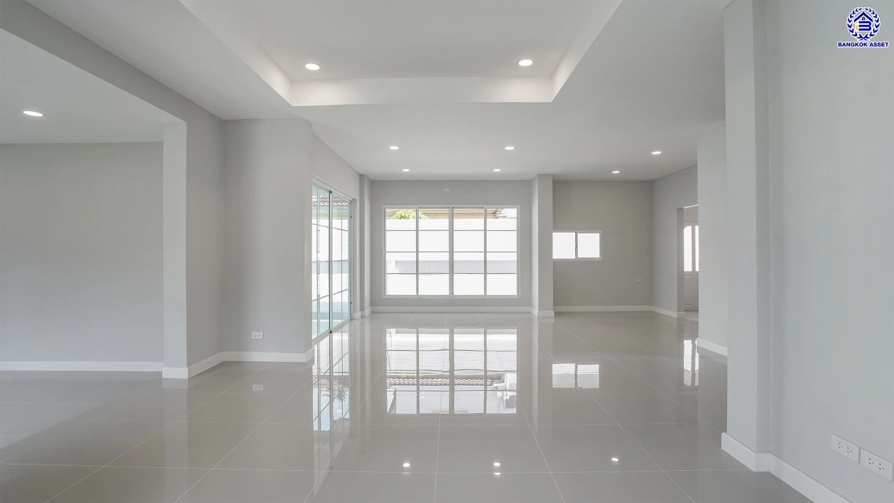 บ้านรีโนเวทใหม่ โครงการ ชัยพฤกษ์ บางบัวทอง เนื้อที่ 80.5 ตร.ว. พื้นที่ใช้สอย 260.18 ตร.ม. ฟังก์ชัน 4 ห้องนอน 3 ห้องน้ำ 1 ห้องอเนกประสงค์ จอดรถได้ 2 คัน พร้อม Facilities โครงการครบครัน ทำเลติดถนนบางกรวย-ไทรน้อย เชื่อมต่อถนนกาญจนาภิเษก ใกล้เซ็นทรัลเวสต์เกต และรถไฟฟ้าสายสีม่วง "สถานีบางพลู"