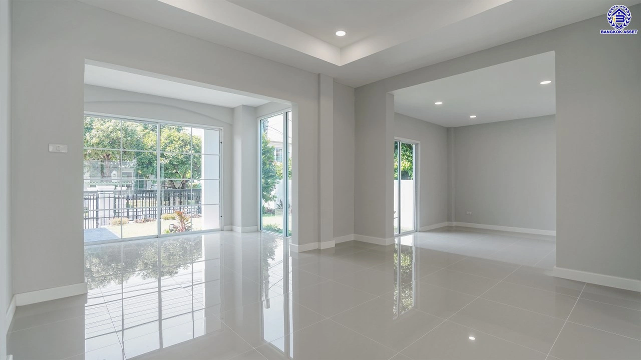 บ้านรีโนเวทใหม่ โครงการ ชัยพฤกษ์ บางบัวทอง เนื้อที่ 80.5 ตร.ว. พื้นที่ใช้สอย 260.18 ตร.ม. ฟังก์ชัน 4 ห้องนอน 3 ห้องน้ำ 1 ห้องอเนกประสงค์ จอดรถได้ 2 คัน พร้อม Facilities โครงการครบครัน ทำเลติดถนนบางกรวย-ไทรน้อย เชื่อมต่อถนนกาญจนาภิเษก ใกล้เซ็นทรัลเวสต์เกต และรถไฟฟ้าสายสีม่วง "สถานีบางพลู"