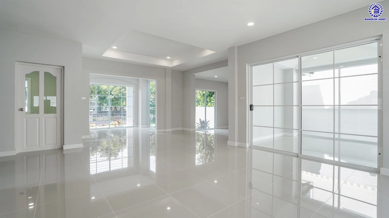 บ้านรีโนเวทใหม่ โครงการ ชัยพฤกษ์ บางบัวทอง เนื้อที่ 80.5 ตร.ว. พื้นที่ใช้สอย 260.18 ตร.ม. ฟังก์ชัน 4 ห้องนอน 3 ห้องน้ำ 1 ห้องอเนกประสงค์ จอดรถได้ 2 คัน พร้อม Facilities โครงการครบครัน ทำเลติดถนนบางกรวย-ไทรน้อย เชื่อมต่อถนนกาญจนาภิเษก ใกล้เซ็นทรัลเวสต์เกต และรถไฟฟ้าสายสีม่วง "สถานีบางพลู"