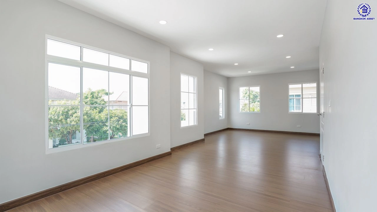 บ้านรีโนเวทใหม่ โครงการ ชัยพฤกษ์ บางบัวทอง เนื้อที่ 80.5 ตร.ว. พื้นที่ใช้สอย 260.18 ตร.ม. ฟังก์ชัน 4 ห้องนอน 3 ห้องน้ำ 1 ห้องอเนกประสงค์ จอดรถได้ 2 คัน พร้อม Facilities โครงการครบครัน ทำเลติดถนนบางกรวย-ไทรน้อย เชื่อมต่อถนนกาญจนาภิเษก ใกล้เซ็นทรัลเวสต์เกต และรถไฟฟ้าสายสีม่วง "สถานีบางพลู"