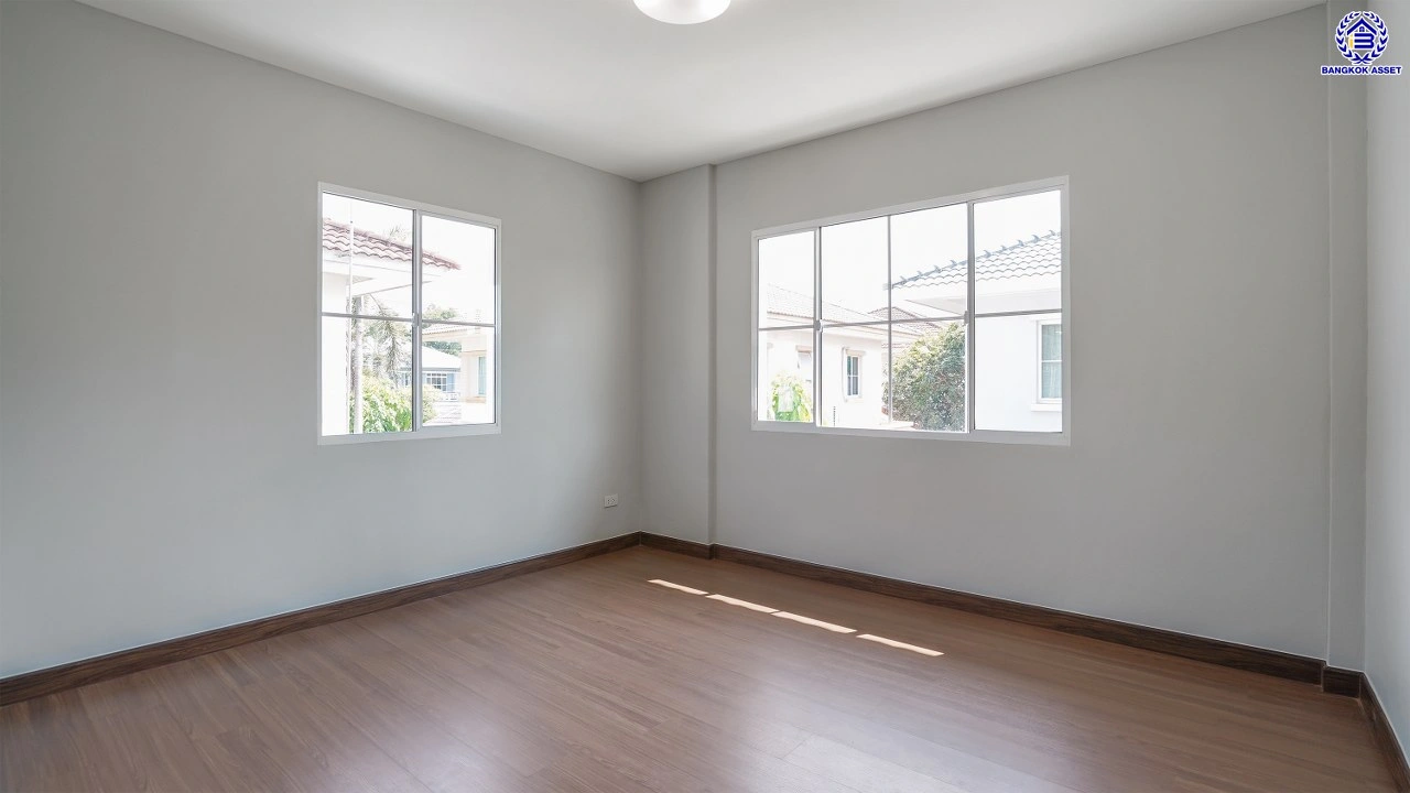 บ้านรีโนเวทใหม่ โครงการ ชัยพฤกษ์ บางบัวทอง เนื้อที่ 80.5 ตร.ว. พื้นที่ใช้สอย 260.18 ตร.ม. ฟังก์ชัน 4 ห้องนอน 3 ห้องน้ำ 1 ห้องอเนกประสงค์ จอดรถได้ 2 คัน พร้อม Facilities โครงการครบครัน ทำเลติดถนนบางกรวย-ไทรน้อย เชื่อมต่อถนนกาญจนาภิเษก ใกล้เซ็นทรัลเวสต์เกต และรถไฟฟ้าสายสีม่วง "สถานีบางพลู"