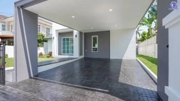 บ้านรีโนเวทใหม่ โครงการ ชัยพฤกษ์ บางบัวทอง เนื้อที่ 80.5 ตร.ว. พื้นที่ใช้สอย 260.18 ตร.ม. ฟังก์ชัน 4 ห้องนอน 3 ห้องน้ำ 1 ห้องอเนกประสงค์ จอดรถได้ 2 คัน พร้อม Facilities โครงการครบครัน ทำเลติดถนนบางกรวย-ไทรน้อย เชื่อมต่อถนนกาญจนาภิเษก ใกล้เซ็นทรัลเวสต์เกต และรถไฟฟ้าสายสีม่วง "สถานีบางพลู"