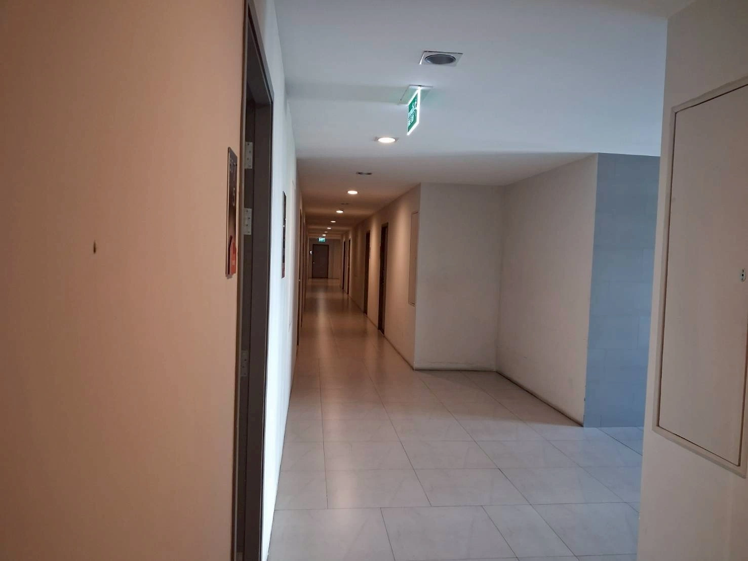 ขายคอนโด Present Ekachai 23.62 ตรม. ซอยเอกชัย 32 แขวงบางขุนเทียน เขตจอมทอง จ.กรุงเทพฯ ราคา 1,100,000 บาท