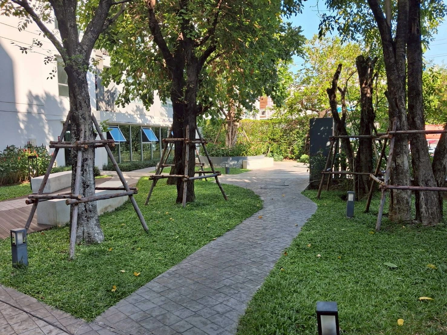 ขายคอนโด Present Ekachai 23.62 ตรม. ซอยเอกชัย 32 แขวงบางขุนเทียน เขตจอมทอง จ.กรุงเทพฯ ราคา 1,100,000 บาท