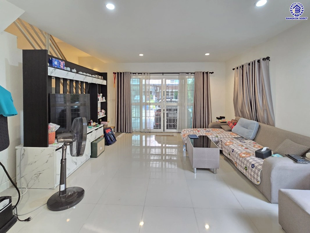 ทาวน์เฮ้าส์มือสอง โครงการ พลีโน่ รัตนาธิเบศร์-ชัยพฤกษ์ เนื้อที่ 40.8 ตร.ว. พื้นที่ใช้สอย 130 ตร.ม. ฟังก์ชัน 3 ห้องนอน 2 ห้องน้ำ 2 ที่จอดรถ บ้านสภาพพร้อมเข้าอยู่ บนทำเลเชื่อมต่อ ถ.ชัยพฤกษ์, ถ.บางกรวย-ไทรน้อย, ถ.ราชพฤกษ์ ใกล้รถไฟฟ้าสายสีม่วง "สถานีบางพลู" และทางด่วน "ศรีรัช" ในราคาสุดคุ้ม