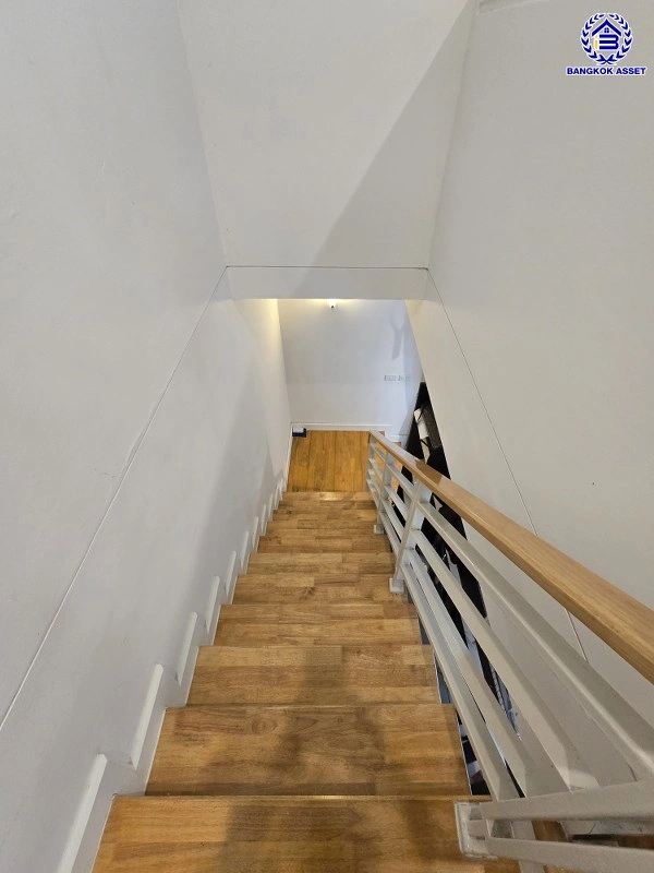 ทาวน์เฮ้าส์มือสอง โครงการ พลีโน่ รัตนาธิเบศร์-ชัยพฤกษ์ เนื้อที่ 40.8 ตร.ว. พื้นที่ใช้สอย 130 ตร.ม. ฟังก์ชัน 3 ห้องนอน 2 ห้องน้ำ 2 ที่จอดรถ บ้านสภาพพร้อมเข้าอยู่ บนทำเลเชื่อมต่อ ถ.ชัยพฤกษ์, ถ.บางกรวย-ไทรน้อย, ถ.ราชพฤกษ์ ใกล้รถไฟฟ้าสายสีม่วง "สถานีบางพลู" และทางด่วน "ศรีรัช" ในราคาสุดคุ้ม