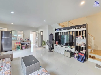 ทาวน์เฮ้าส์มือสอง โครงการ พลีโน่ รัตนาธิเบศร์-ชัยพฤกษ์ เนื้อที่ 40.8 ตร.ว. พื้นที่ใช้สอย 130 ตร.ม. ฟังก์ชัน 3 ห้องนอน 2 ห้องน้ำ 2 ที่จอดรถ บ้านสภาพพร้อมเข้าอยู่ บนทำเลเชื่อมต่อ ถ.ชัยพฤกษ์, ถ.บางกรวย-ไทรน้อย, ถ.ราชพฤกษ์ ใกล้รถไฟฟ้าสายสีม่วง "สถานีบางพลู" และทางด่วน "ศรีรัช" ในราคาสุดคุ้ม