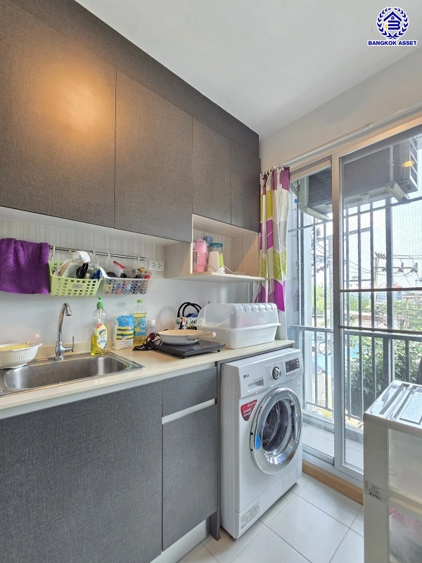 คอนโดมือสอง โครงการ ฮอลล์มาร์ค แจ้งวัฒนะ พื้นที่ใช้สอยขนาด 28.59 ตร.ม. ฟังก์ชัน 1 ห้องนอน 1 ห้องน้ำ 1 ห้องนั่งเล่น ที่จอดรถ 1 คัน พร้อมเข้าอยู่ บนทำเลเดินทางสะดวก เชื่อมต่อหลายเส้นทาง ใกล้รถไฟฟ้าสายสีชมพู "สถานีแจ้งวัฒนะ-ปากเกร็ด 28" และทางด่วน "ศรีรัช"