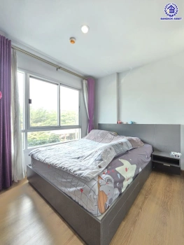 คอนโดมือสอง โครงการ ฮอลล์มาร์ค แจ้งวัฒนะ พื้นที่ใช้สอยขนาด 28.59 ตร.ม. ฟังก์ชัน 1 ห้องนอน 1 ห้องน้ำ 1 ห้องนั่งเล่น ที่จอดรถ 1 คัน พร้อมเข้าอยู่ บนทำเลเดินทางสะดวก เชื่อมต่อหลายเส้นทาง ใกล้รถไฟฟ้าสายสีชมพู "สถานีแจ้งวัฒนะ-ปากเกร็ด 28" และทางด่วน "ศรีรัช"