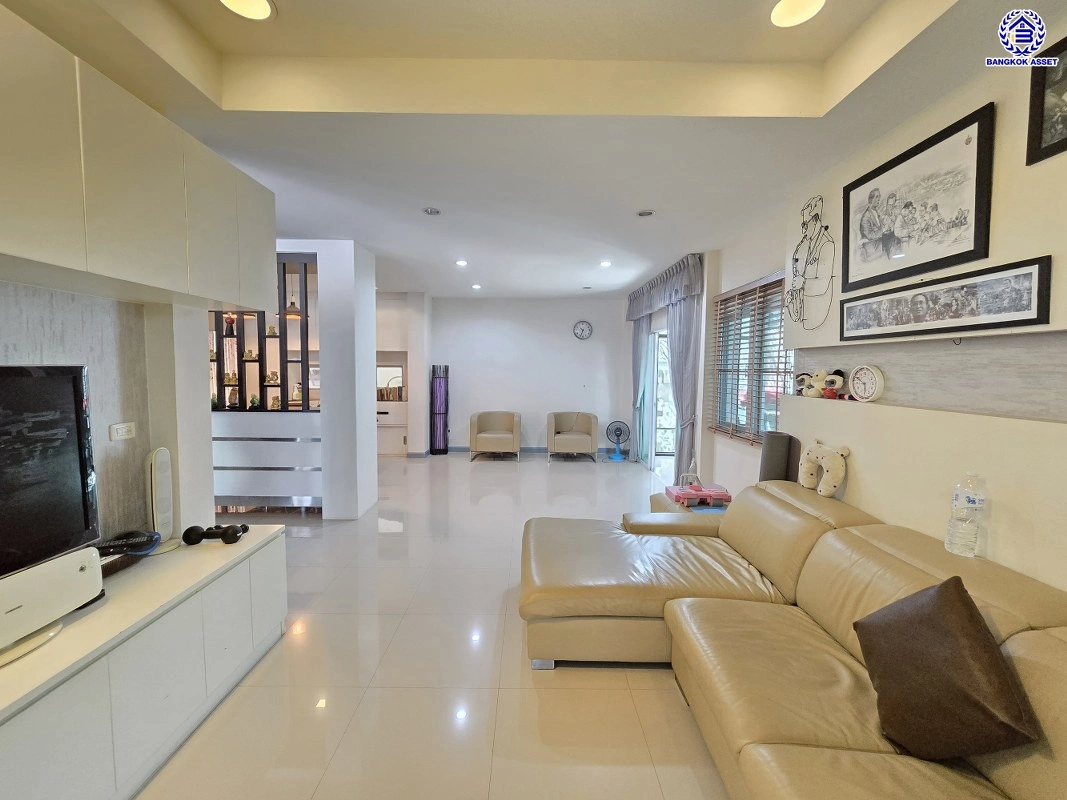 บ้านมือสอง โครงการ ไพรเวท เนอวานา ประเสริฐมนูกิจ เนื้อที่ 57.7 ตร.ว. พื้นที่ใช้สอย 200 ตร.ม. ฟังก์ชันจัดเต็ม 4 ห้องนอน 3 ห้องน้ำ จอดรถได้ 2 คัน บนทำเลศักยภาพ เข้า-ออกได้ทั้งถนนประเสริฐมนูกิจ ถนนประดิษฐ์มนูธรรม ใกล้ทางด่วนฉลองรัช และเซ็นทรัล รามอินทรา