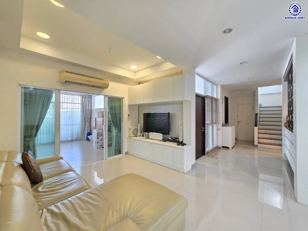 บ้านมือสอง โครงการ ไพรเวท เนอวานา ประเสริฐมนูกิจ เนื้อที่ 57.7 ตร.ว. พื้นที่ใช้สอย 200 ตร.ม. ฟังก์ชันจัดเต็ม 4 ห้องนอน 3 ห้องน้ำ จอดรถได้ 2 คัน บนทำเลศักยภาพ เข้า-ออกได้ทั้งถนนประเสริฐมนูกิจ ถนนประดิษฐ์มนูธรรม ใกล้ทางด่วนฉลองรัช และเซ็นทรัล รามอินทรา