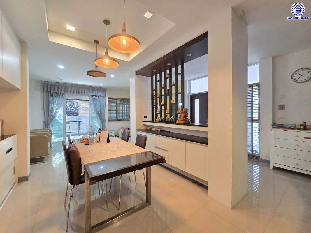 บ้านมือสอง โครงการ ไพรเวท เนอวานา ประเสริฐมนูกิจ เนื้อที่ 57.7 ตร.ว. พื้นที่ใช้สอย 200 ตร.ม. ฟังก์ชันจัดเต็ม 4 ห้องนอน 3 ห้องน้ำ จอดรถได้ 2 คัน บนทำเลศักยภาพ เข้า-ออกได้ทั้งถนนประเสริฐมนูกิจ ถนนประดิษฐ์มนูธรรม ใกล้ทางด่วนฉลองรัช และเซ็นทรัล รามอินทรา