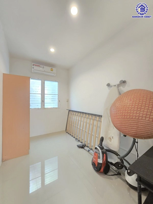 บ้านมือสอง โครงการ ไพรเวท เนอวานา ประเสริฐมนูกิจ เนื้อที่ 57.7 ตร.ว. พื้นที่ใช้สอย 200 ตร.ม. ฟังก์ชันจัดเต็ม 4 ห้องนอน 3 ห้องน้ำ จอดรถได้ 2 คัน บนทำเลศักยภาพ เข้า-ออกได้ทั้งถนนประเสริฐมนูกิจ ถนนประดิษฐ์มนูธรรม ใกล้ทางด่วนฉลองรัช และเซ็นทรัล รามอินทรา