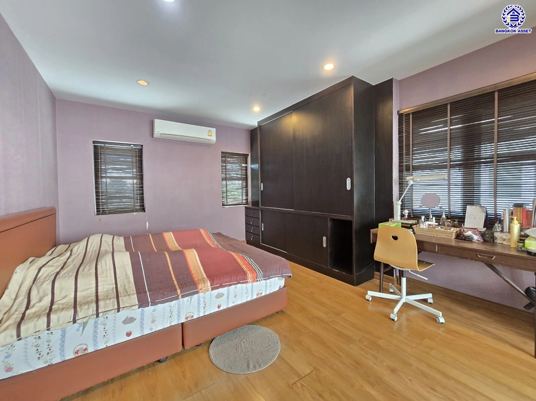 บ้านมือสอง โครงการ ไพรเวท เนอวานา ประเสริฐมนูกิจ เนื้อที่ 57.7 ตร.ว. พื้นที่ใช้สอย 200 ตร.ม. ฟังก์ชันจัดเต็ม 4 ห้องนอน 3 ห้องน้ำ จอดรถได้ 2 คัน บนทำเลศักยภาพ เข้า-ออกได้ทั้งถนนประเสริฐมนูกิจ ถนนประดิษฐ์มนูธรรม ใกล้ทางด่วนฉลองรัช และเซ็นทรัล รามอินทรา